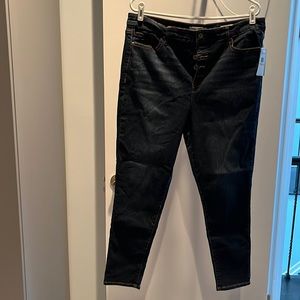 Jessica Simpson Women’s Plus Size Arrow Straight Ankle Jean